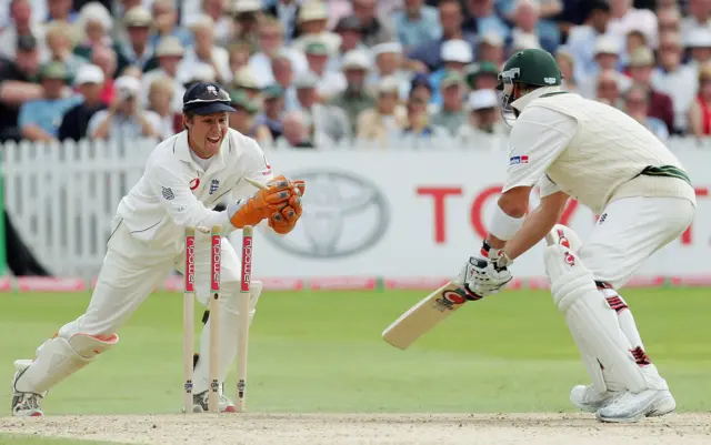 Geraint Jones stumps Shane Warne