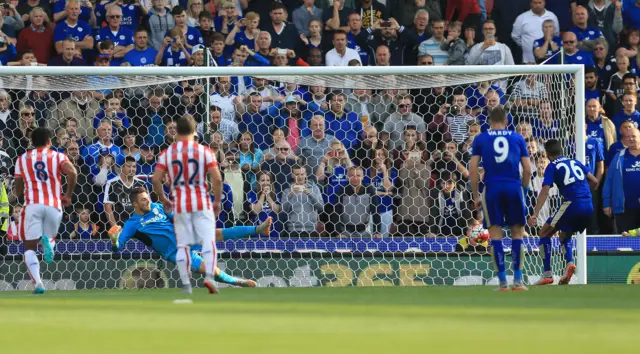 Riyad Mahrez scores a penalty