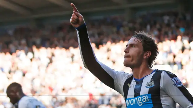 Daryl Janmaat celebrates