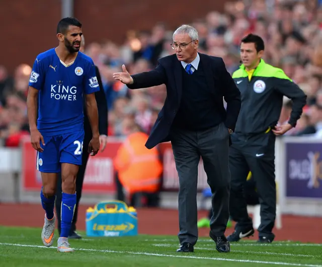 Claudio Ranieri instructs his player Riyad Mahrez