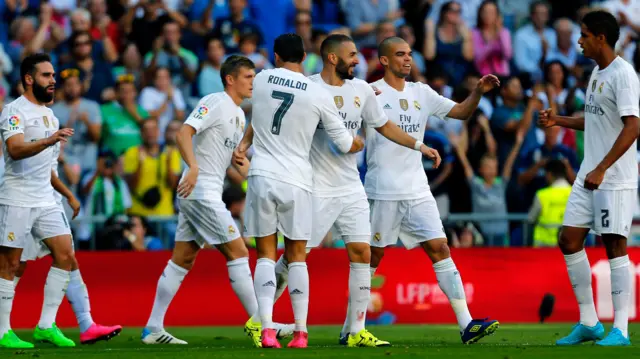 Real Madrid celebrate Karim Benzema's goal against Granada