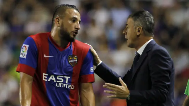 Nabil Ghilas (left) speaks with Levante's coach Lucas Alcaraz