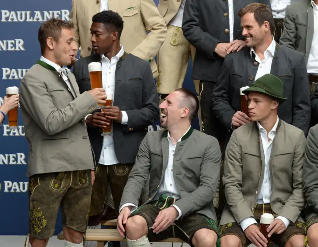 Bayern Munich players with beer