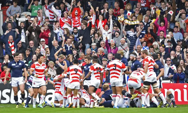 Mafi scores the try for Japan