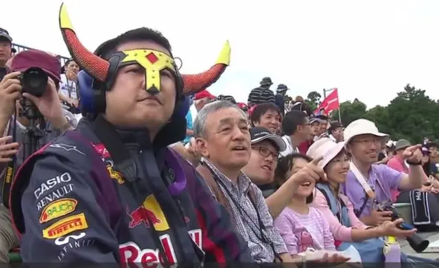 Fan with viking hat