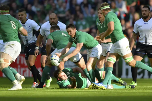 Eoin Reddan with the ball