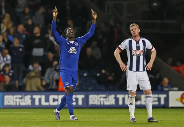 Romelu Lukaku celebrates Everton's third goal