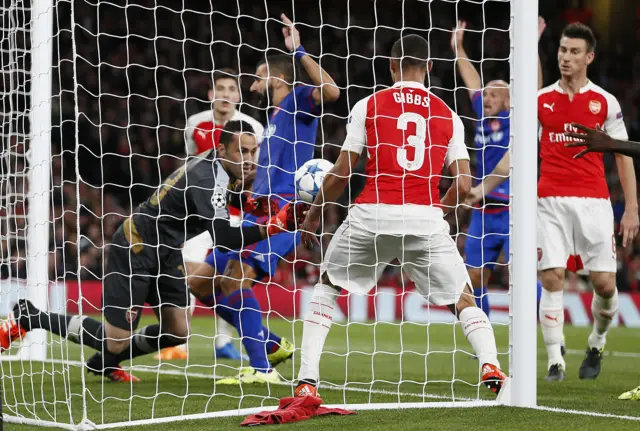 Arsenal goalkeeper David Ospina's fumble sees Olympiakos regain the lead