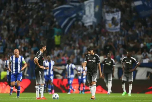 Chelsea players look dejected