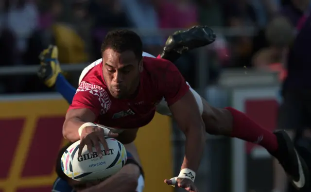 Telusa Veainu dives for the try line but the try was disallowed