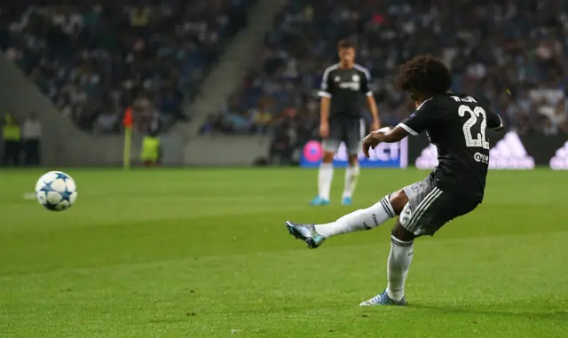 Willian scores a free-kick