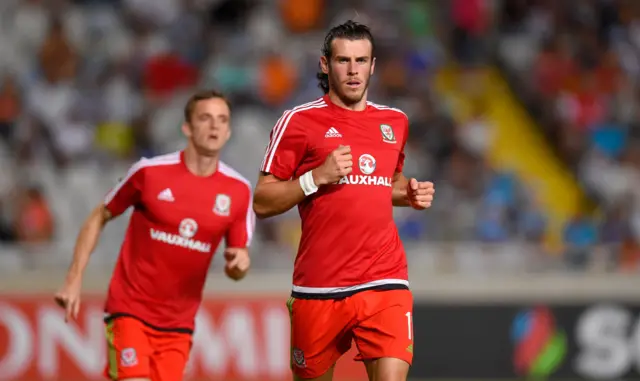 Gareth Bale warms up