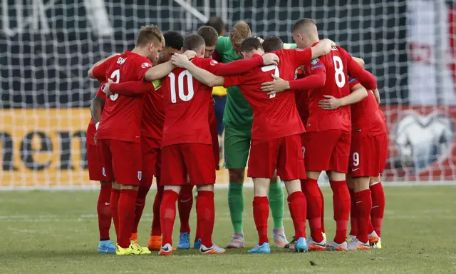 England team huddle