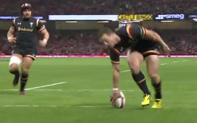 George North scores a try