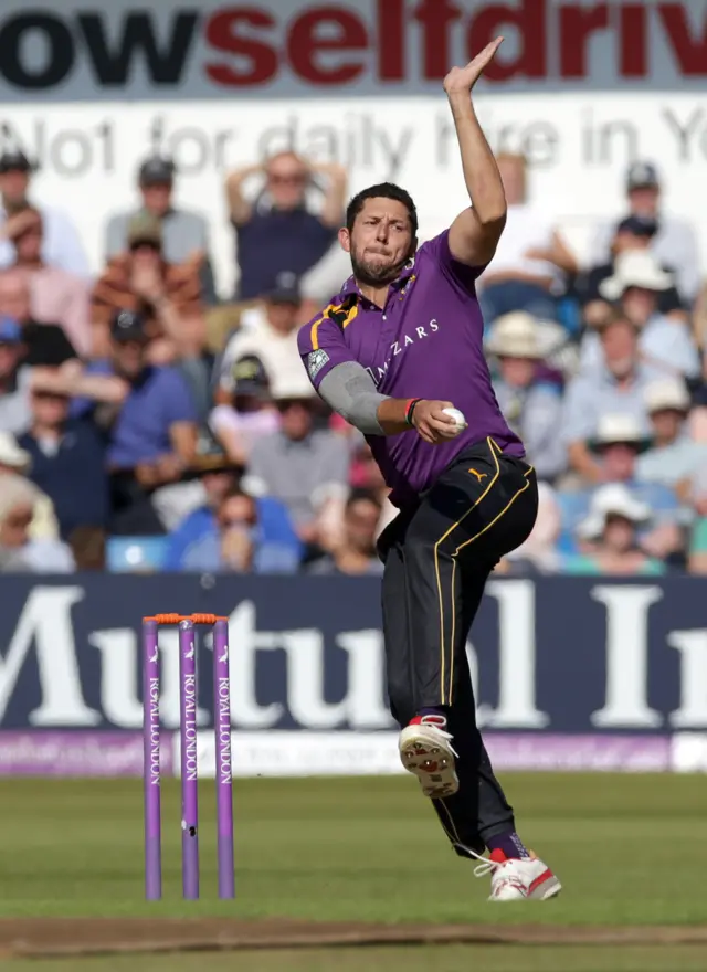 Tim Bresnan bowls