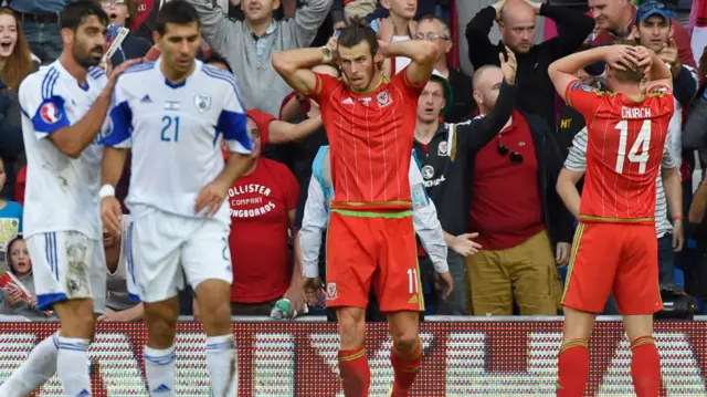 Gareth Bale and Simon Church looks dejected