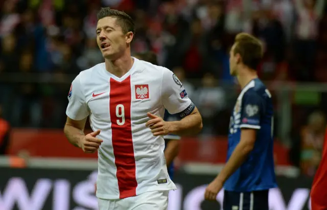 Robert Lewandowski celebrates