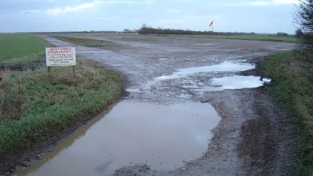 Hinton-in-the-Hedges airfield