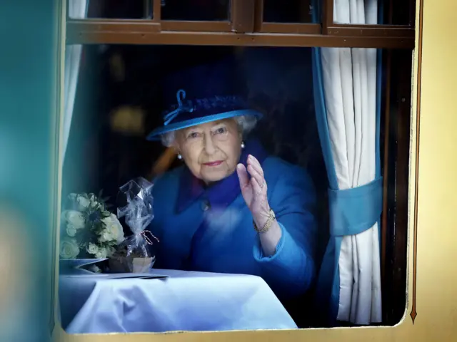 Queen on the train