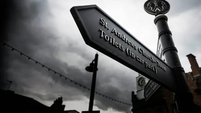 Sign in Ampthill town centre