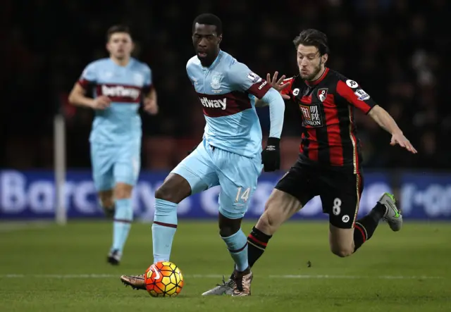 Pedro Obiang vies with Bournemouth"s English-born Irish midfielder Harry Arter