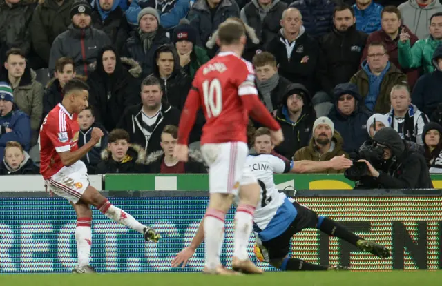 Jesse Lingard scores