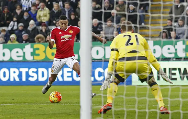 Jesse Lingard scores