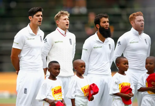 The England players sing the national anthem