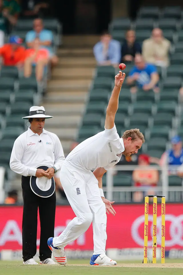 Stuart Broad bowls