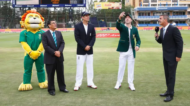 AB De Villiers tosses the coin