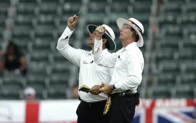 Rain delay in South Africa v England Test match