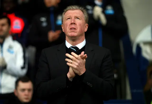 Steve McLaren gestures