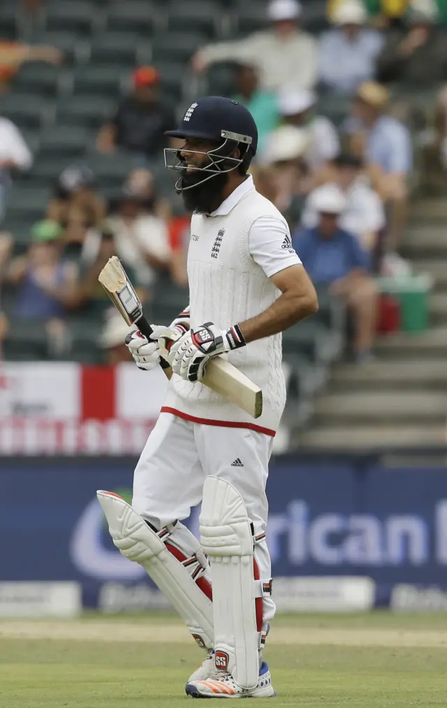 Moeen Ali changes his bat