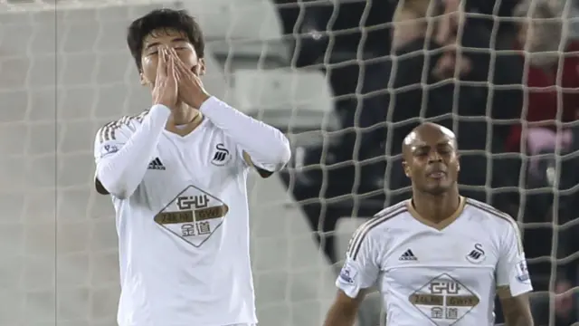 Ki Sung-Yueng looks dejected