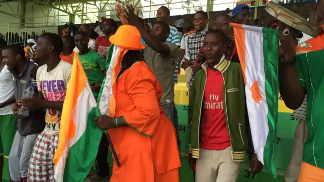 Niger fans