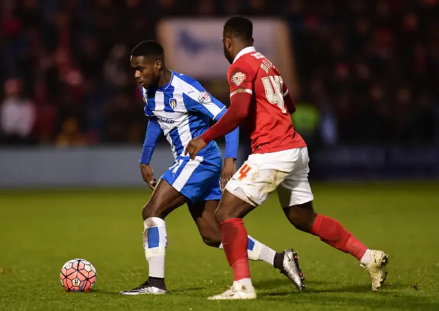 Gavin Massey (left) and Franck Mousa of Charlton Athletic (right)