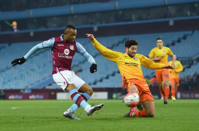 Jordan Ayew shoots towards goal