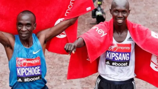 Eliud Kipchoge (left) beat Wilson Kipsang by five seconds in the 2015 London Marathon