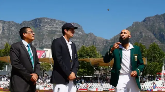 Hashim Amla tosses the coin