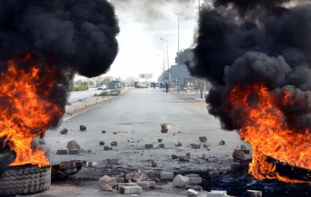 Burning tyres in Kasserine