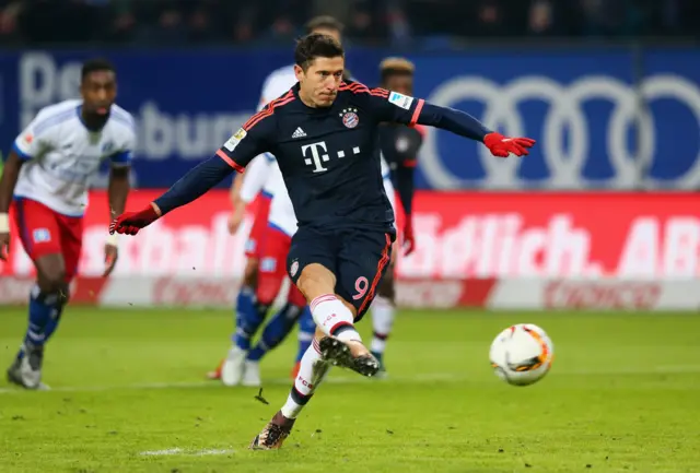 Robert Lewandowski scores a penalty