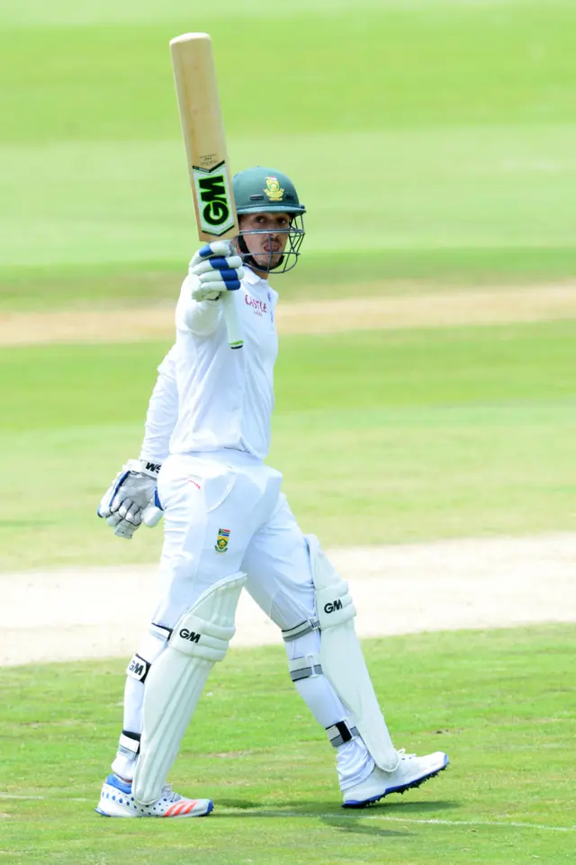 Quinton de Kock celebrates his 50