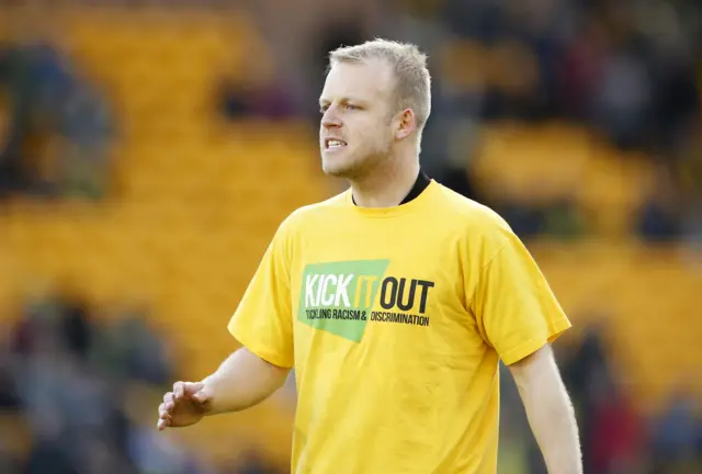 Norwich"s new signing Steven Naismith warms up