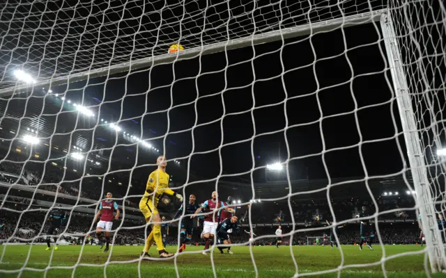 West Ham hit the bar