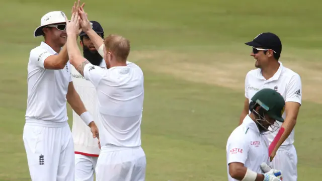 JP Duminy walks off as England celebrate