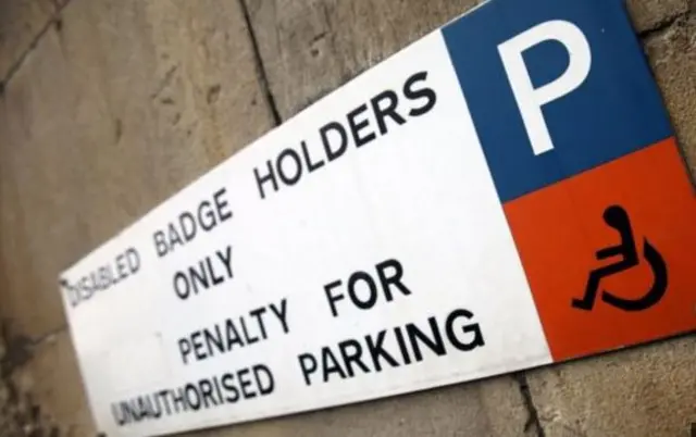 Diabsled parking sign