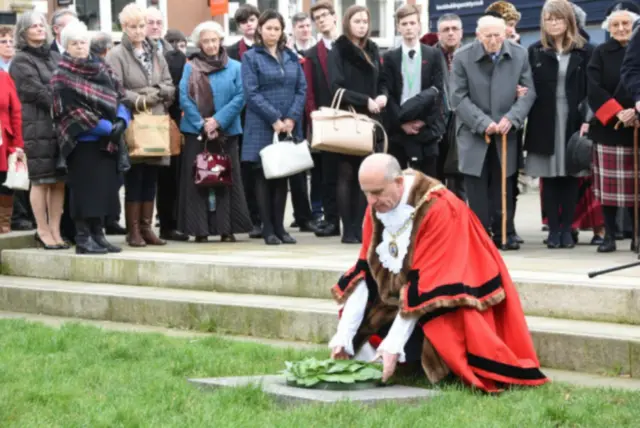 Mayor of Peterborough lays wreath