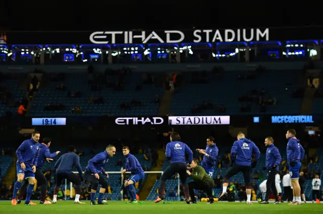 Everton warm-up