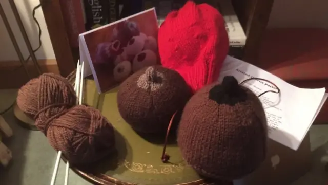 Knitted breasts