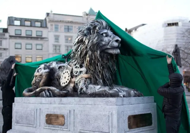 Lion with clocks